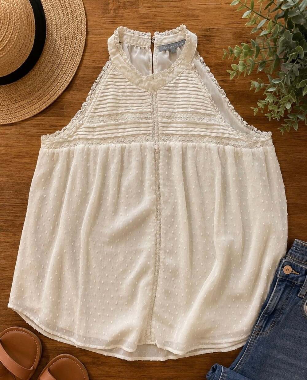 Daniel Rainn White Swiss Dot Halter Top Size L (t)